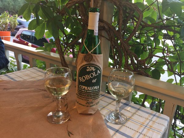 Robola, dé witte wijn van Kefalonia. / Marieke van der Voort