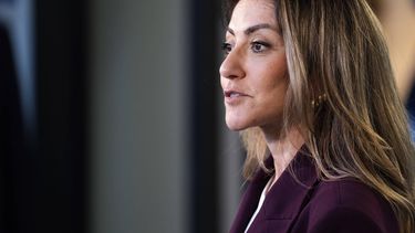 DEN HAAG - Dilan Yesilgoz (VVD) komt aan in het formatiegebied voor een gesprek met formateur Rob Jetten (D66). JEROEN JUMELET / ANP