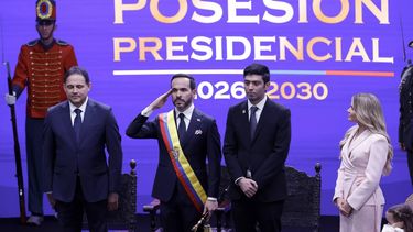 epa13156099 Abelardo de la Espriella (C) reacts after being sworn in as president of Colombia during his swearing-in ceremony in Cali, Colombia, 07 August 2026. Abelardo de la Espriella was sworn in as Colombia's president on 07 August in Cali, breaking with the tradition of holding the ceremony in the capital. De la Espriella succeeded Gustavo Petro after winning the runoff election on 21 June.  EPA/MAURICIO DUENAS CASTANEDA