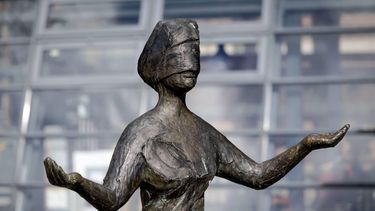 UTRECHT - Beeld van Vrouwe Justitia bij de rechtbank, het gerechtsgebouw in Utrecht. ROBIN VAN LONKHUIJSEN / ANP