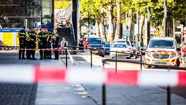HAARLEM – Station Haarlem is ontruimd vanwege om achtergelaten tassen. De politie heeft het station met politielint afgezet en doet onderzoek. Op zeker vier stations in Nederland zijn kort na elkaar ontruimd omdat daar tassen waren achtergelaten. MEDIATV / ANP