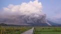 De Semeru-vulkaan op het Indonesische eiland Java is uitgebarsten.