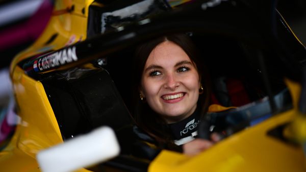 Max Verstappen niet enige Nederlander tijdens F1 Shanghai, ook Esmee (20) doet mee
