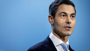 DEN HAAG - Minister-president Rob Jetten tijdens de eerste wekelijkse persconferentie na afloop van de ministerraad. KOEN VAN WEEL / ANP