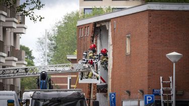 AMSTERDAM - Veel schade door een explosie aan een bijgebouw onder de flat aan de Osdorper Ban. Na de explosie brak een grote brand uit en raakten meerdere mensen gewond. JEROEN JUMELET / ANP