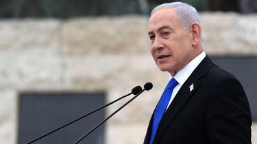 epa12904298 Israeli Prime Minister Benjamin Netanyahu speaks during a ceremony commemorating Israel’s Remembrance Day for fallen soldiers, or Yom HaZikaron, at the Military Cemetery on Mount Herzl in Jerusalem, 21 April 2026.  EPA/ILIA YEFIMOVICH / POOL