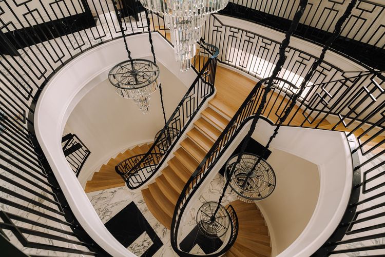 Binnenkijken in de Nederlandse villa van Drake: 15 miljoen euro, privéstrand en twee zwembaden