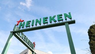 This photograph shows the Heineken logo at the entrance of the Mons-en-Baroeul factory, northern France, one of the group's largest factories, on September 1, 2026. 
Francois LO PRESTI / AFP