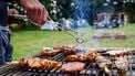 Een foto van een barbecue op de camping