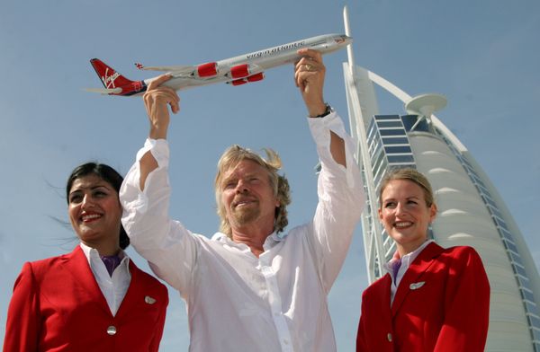 Stewardess Virgin Atlantic hoeft geen make-up op