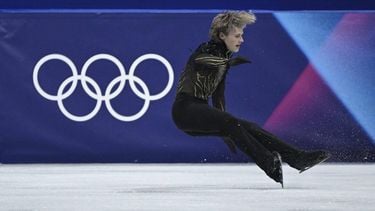USA's Ilia Malinin falls while competing in the figure skating men's singles free skating final during the Milano Cortina 2026 Winter Olympic Games at Milano Ice Skating Arena in Milan on February 13, 2026. 
WANG Zhao / AFP