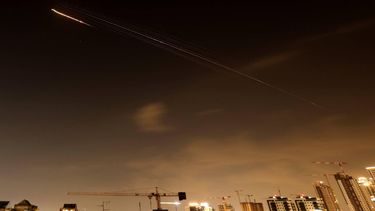 Rocket trails are seen in the sky above the Israeli coastal city of Netanya, amid a fresh barrage of Iranian missile attacks on March 27, 2026.  On March 27 evening, the Israeli army reported missiles fired by Iran at Israel, as sirens sounded in Jerusalem and explosion noises were heard in Jericho, in the occupied West Bank, according to AFP journalists. 
JACK GUEZ / AFP