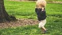 Grootschalig onderzoek ontdekt waarom sommige kinderen eerder lopen dan anderen