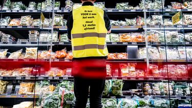 Man bespuwt supermarktmedewerker na ruzie over 1,5-meter-maatregel