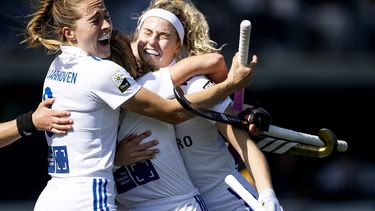 DEN BOSCH - Yibbi Jansen (R) van SCHC viert de 0-1 in de finale tegen HC 's Hertogenbosch van de Euro Hockey League. KOEN VAN WEEL / ANP