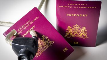 Gemeenten gaan mensen zonder paspoort zelf helpen.