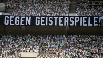 Borussia Mönchengladbach vult stadion met kartonnen fans.