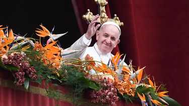 Paus spreekt urbi et orbi uit tijdens Paasmis 