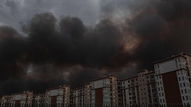 This photograph shows smoke rising over residential buildings following massive Russian ballistic missile and drone strikes on the outskirts of Kyiv early on August 5, 2026, amid the Russian invasion of Ukraine. Russian strikes on Ukraine's capital and surrounding region killed at least two people and wounded dozens more, authorities said on August 5, 2026, after fresh overnight missile and drone attacks.
Roman PILIPEY / AFP