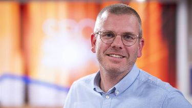 HILVERSUM - NOS Sport hoofdredacteur Gert-Jaap Hoekman tijdens de perspresentatie de Sportzomer bij de NOS. De omroep presenteert de plannen voor de zomer waarin topsportevenement zoals het EK voetbal, de Tour de France, de Olympische Spelen, Tour de France Femmes en Paralympische Spelen op het programma staan. ANP SANDER KONING