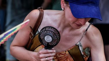 epa13068628 A woman uses a hand cooler fan during high temperatures in Berlin, Germany, 27 June 2026. The German Weather Service (DWD) recorded a preliminary all-time record high of 41.3 degrees Celsius on 26 June near Saarbruecken.  EPA/FILIP SINGER