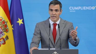 epa13136771 Spanish Prime Minister Pedro Sanchez delivers a speech during a press conference to take stock of the political year, at the Moncloa Complex in Madrid, Spain, 28 July 2026.  EPA/Mariscal