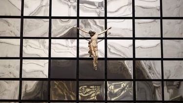 epa06212211 A crucifix hangs in front of mirror elements in the protestant Berlin Cathedral in Berlin, Germany, 18 September 2017. The 16 meters tall artwork containing 77 mirrors and created by Swiss artist Philipp von Matt reflects the natural light in the Berlin Cathedral. It was installed on the occasion of the Reformation Year marking the 500th anniversary of German priest Martin Luther hammering his 95 theses at the door of a church in Wittenberg which is seen the schism from the then dominant Roman Catholic church.  EPA/CLEMENS BILAN