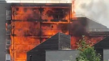 Appartementencomplex in Londen compleet in brand