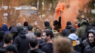 DEN HAAG - Demonstranten tijdens een protest onder de noemer 'Wij Zijn Het Volk' op het Malieveld. LINA SELG / ANP
