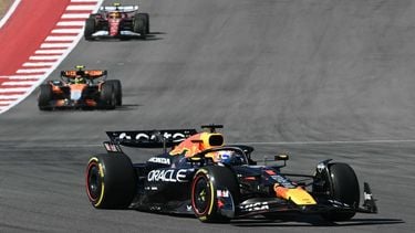 Red Bull Racing's Dutch driver Max Verstappen, winner of the pole position, leads the pack as the race begins during the United States Formula One Grand Prix at the Circuit of the Americas in Austin, Texas, on October 19, 2025. 
RONALDO SCHEMIDT / AFP