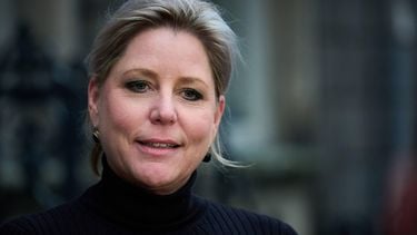 DEN HAAG -  Informateur Rianne Letschert na afloop van een gesprek met D66, CDA en VVD in Huis Huguetan. Letschert informeert met D66, CDA en VVD om de basis te leggen voor een regeerakkoord. ANP PHIL NIJHUIS