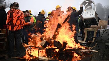 Farmers of the CR47 union (Coordination rurale 47), next to a fire, attend a blocking of the A62 highway near Agen, southwestern France, on January 27, 2024, as part of a nationwide movement of protests called by several farmers' unions on pay, tax and regulations. France's main farmers' unions decided on January 26, 2023, to continue their mobilization, after an eighth day of roadblocks and protests across the country, deeming the French Prime Minister's announcements insufficient.
Christophe ARCHAMBAULT / AFP