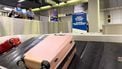 koffer, koffers, bagage, bagageband, luchthaven, vakantie, vliegveld