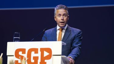 NIEUWEGEIN - Partijleider Chris Stoffer houdt een speech op de jaarlijkse partijdag van de SGP. Tijdens de vergadering werd onder meer Peter Schalk gekozen tot lijsttrekker van de Eerste Kamerfractie. JEROEN JUMELET / ANP