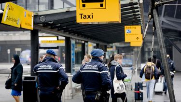 Taxichauffeurs betaalden smeergeld om op Schiphol te rijden