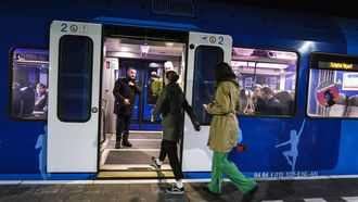 GRONINGEN - De eerste nachttrein Arriva nachttrein op station Groningen. De nachttrein zal iedere vrijdagnacht vanuit Groningen naar Schiphol en terug rijden. ANP ANJO DE HAAN
