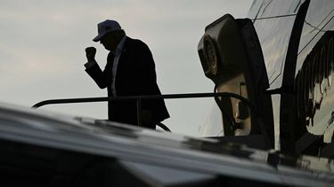 US President Donald Trump gestures before boarding Air Force One as he departs from Shannon Airport, western Ireland on September 13, 2026, after attending the final day of the Irish Open golf tournament in nearby Doonbeg. 
Brendan SMIALOWSKI / AFP