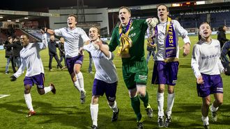 Vreugde bij VVSB spelers na behalen volgen de ronde.