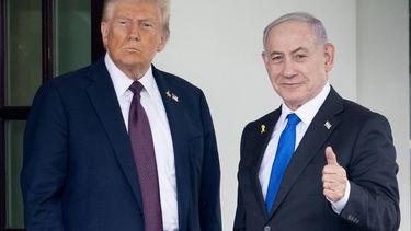 US President Donald Trump greets Israeli Prime Minister Benjamin Netanyahu as he arrives at the West Wing of the White House in Washington, DC on September 29, 2025.
 US President Donald Trump will push Israeli Prime Minister Benjamin Netanyahu to agree to an elusive Gaza peace plan on Monday in high-stakes talks at the White House.

SAUL LOEB / AFP