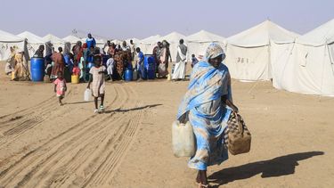 A Sudanese woman who fled El-Fasher in Darfur carries jerrycans of water at the Al-Afad camp for displaced people in the town of Al-Dabba, northern Sudan, on November 21, 2025. Since its outbreak in April 2023, the war between Sudan's army and the paramilitary Rapid Support Forces (RSF) has killed tens of thousands of people and displaced nearly 12 million. At the end of October, the paramilitary group seized control El-Fasher, the conclusion of a bitter 18-month siege for the strategic hub in western Sudan's Darfur region and marked by reports of mass killings and sexual violence.
Ebrahim Hamid / AFP