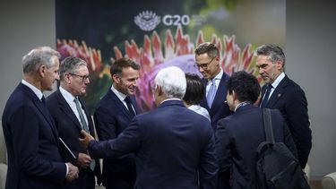 Britain's Prime Minister Keir Starmer (2nd L) and France’s President Emmanuel Macron (3rd L) speak to delegates ahead of the G7++ meeting on the sidelines of a G20 Leaders' Summit plenary session at the Nasrec Expo Centre in Johannesburg on November 22, 2025. 
HENRY NICHOLLS / POOL / AFP