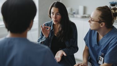 Experts zien waarom vrouwen minder snel worden doorverwezen: zo zorg je ervoor dat een arts je wél hoort