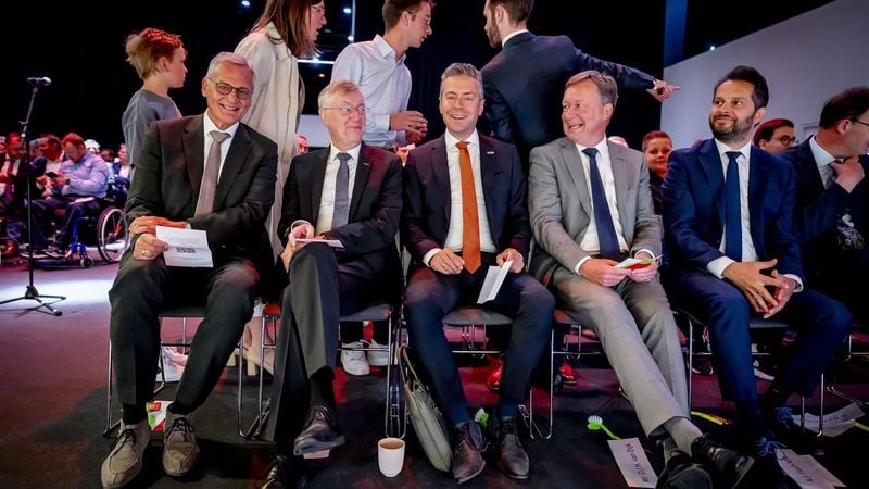 NIEUWEGEIN - Partijleider Chris Stoffer tijdens de jaarlijkse partijdag van de SGP. Het congres staat onder meer in het teken van de komende gemeenteraadsverkiezingen. ANP ROBIN UTRECHT