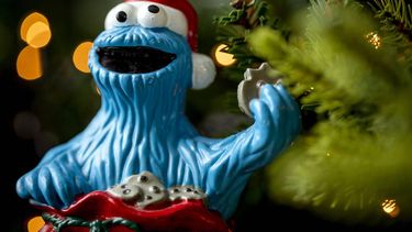 LLUSTRATIEF - Een kerstboom met trendy kerstversiering. ANP KOEN VAN WEEL