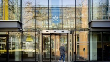 DEN HAAG - Exterieur van het ministerie van Financien. De coalitiepartijen (VVD, PVV, NSC en BBB) beginnen aan de onderhandelingen over de Voorjaarsnota, het stuk waarin de coalitiepartijen de begroting voor dit jaar kunnen aanpassen. ANP REMKO DE WAAL