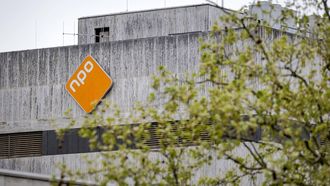 HILVERSUM - Logo van de NPO (Stichting Nederlandse Publieke Omroep) op het Media Park in Hilversum. Op het Media Park zijn meerdere Nederlandse omroepen gevestigd. ANP ROBIN VAN LONKHIUIJSEN