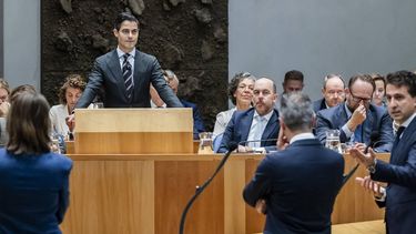 DEN HAAG - Minister-president Rob Jetten in vak K met Mirjam Bikker (ChristenUnie), Chris Stoffer (SGP) en Jesse Klaver (PRO) aan de interruptiemicrofoon op de tweede dag van de Algemene Politieke Beschouwingen. De Tweede Kamer bespreekt de begroting die het kabinet presenteerde op Prinsjesdag. REMKO DE WAAL / ANP