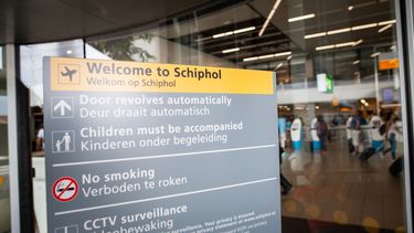 Website en app Schiphol uit de lucht.