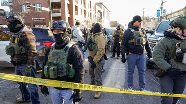 epa12677966 Protesters gather after ICE agents shot someone several times while they were trying to detain someone in Minneapolis, Minnesota, USA, 24 January 2026. State and local authorities said a man was shot and killed by federal agents.  EPA/CRAIG LASSIG