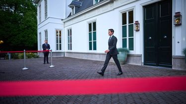 DEN HAAG - Minister-president Rob Jetten staat de pers te woord na afloop van een bijeenkomst met een deel van het kabinet en lokale en provinciale bestuurders op het Catshuis. Zij spraken onder meer over de toenemende spanningen rond asielopvang in verschillende gemeenten. PHIL NIJHUIS / ANP
